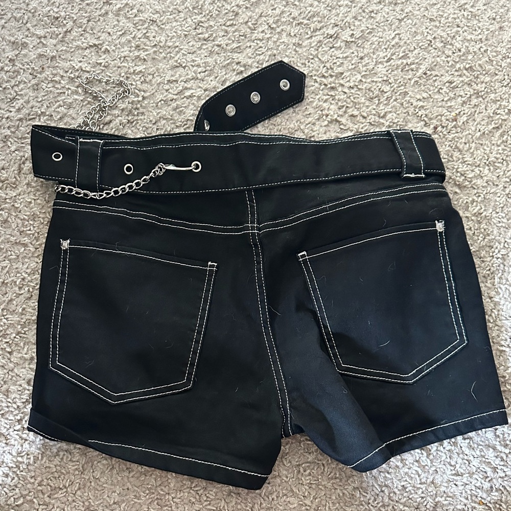 Shorts - Picture 3 of 3